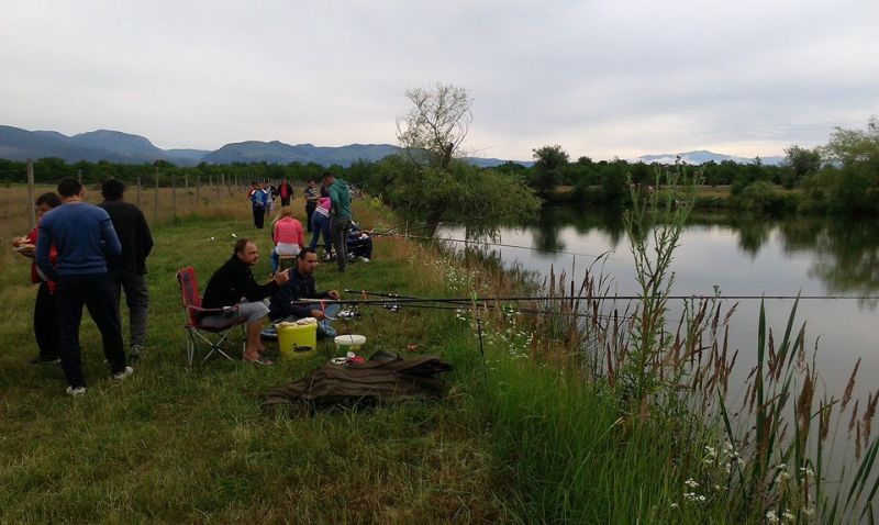 Tinerii social-democraţi au dat concurs la pescuit