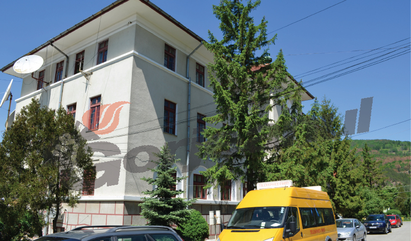 Viceprimarul din Bumbeşti-Jiu s-a răsturnat cu maşina primăriei pe Dealul Negru