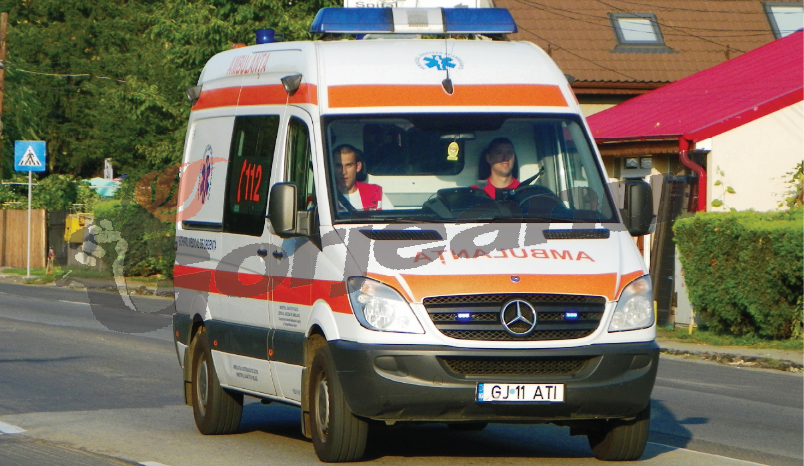 A intrat cu maşina într-un cap de pod