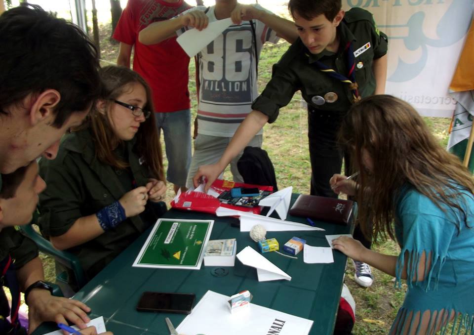 Prima ediţie a concursului „Avioane de Hârtie”, un succes