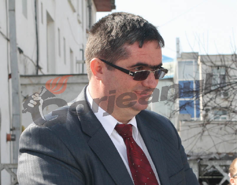 Copil din Muşeteşti, căutat de câinii lui Caragea