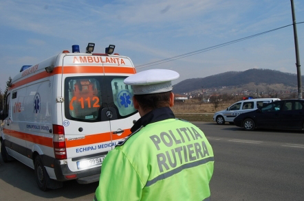 Septuagenar rănit după ce a căzut din căruţă