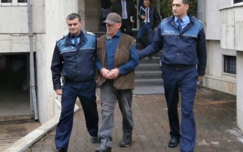 Un “cincinal” de pușcărie pentru că a vrut să își împuște iubita