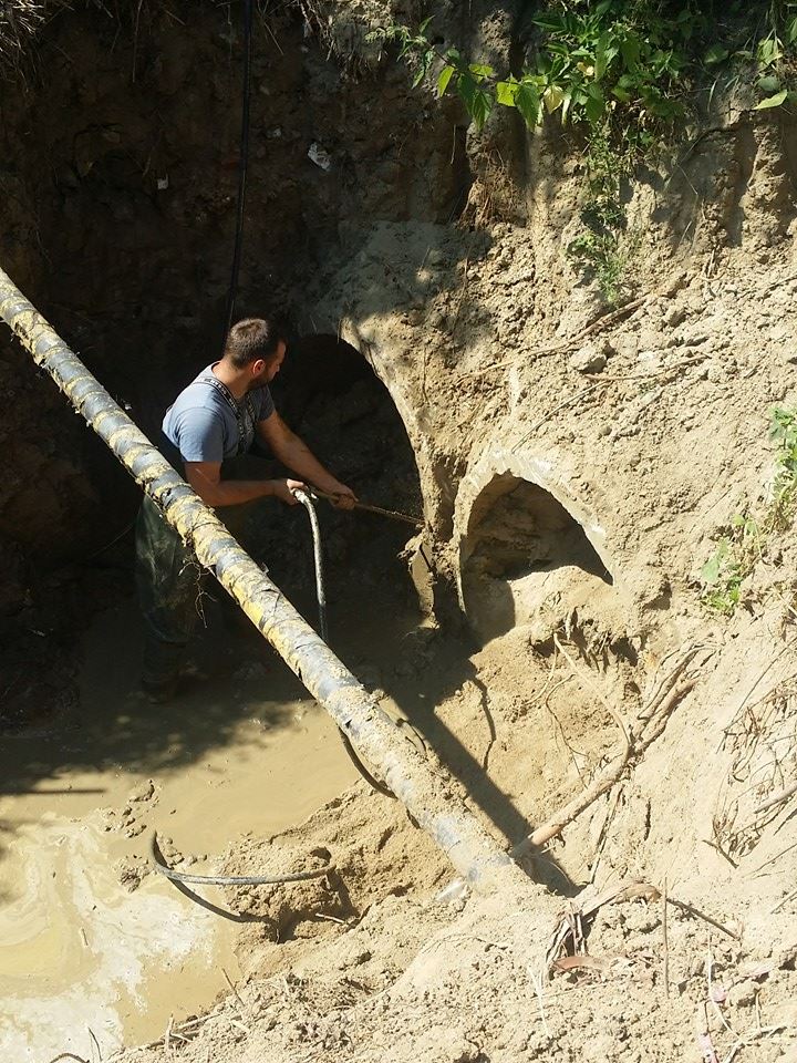 SDN decolmatează podeţele cu un utilaj performant