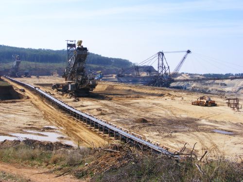 Husnicioara, în minus cu aproape 70 de salariaţi