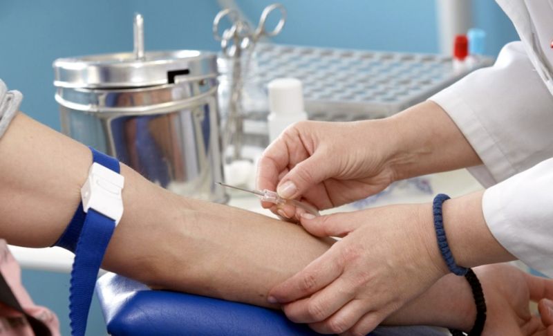 Suferinzii de hepatita C ar putea primi noile tratamente din iulie