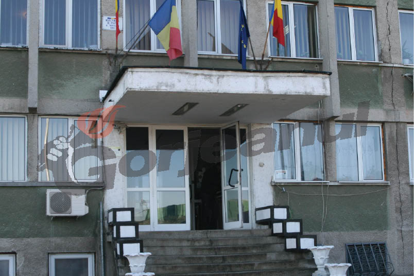 Tânăr reţinut după ce iubita l-a reclamat pentru furt