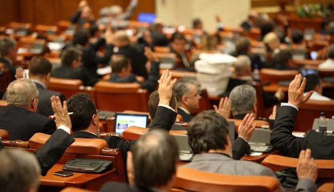 Cu răutăţi nesfârşite şi parti-pris-uri cu saltimbanci politici, nu se poate moderniza România