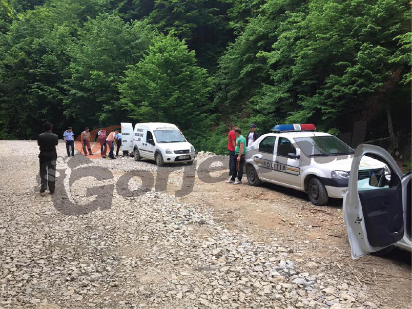 Cadavrul unui septuagenar, recuperat dintr-o prăpastie