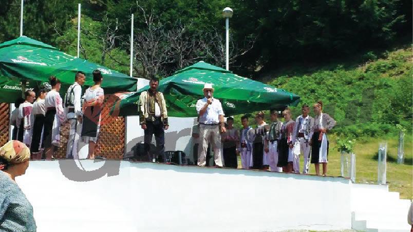 Peste 1.000 de persoane au participat la cea de-a IV-a ediţie a Sărbătorii Nucului