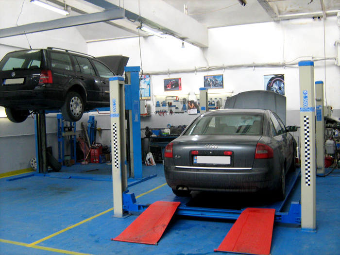 Amenzi de 27.000 de lei pentru 11 service-uri auto din judeţ