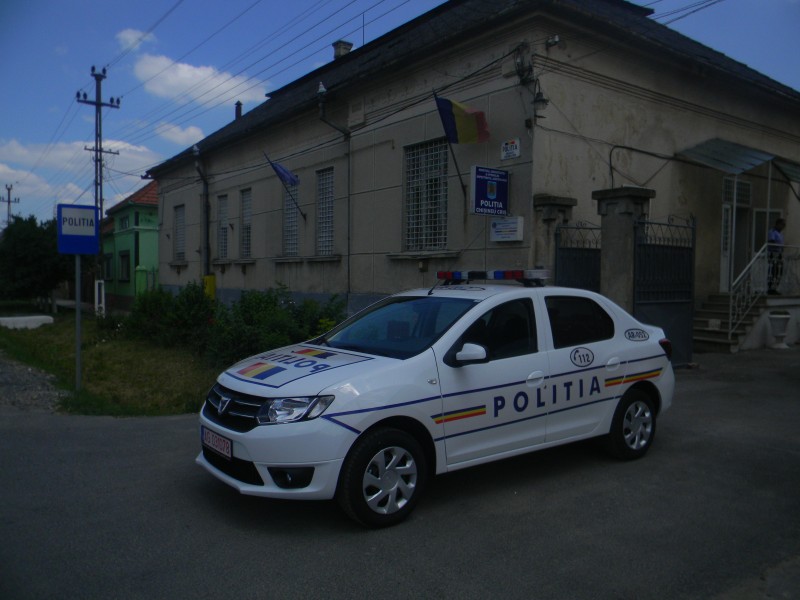 Bărbat bătut în plină stradă de o familie