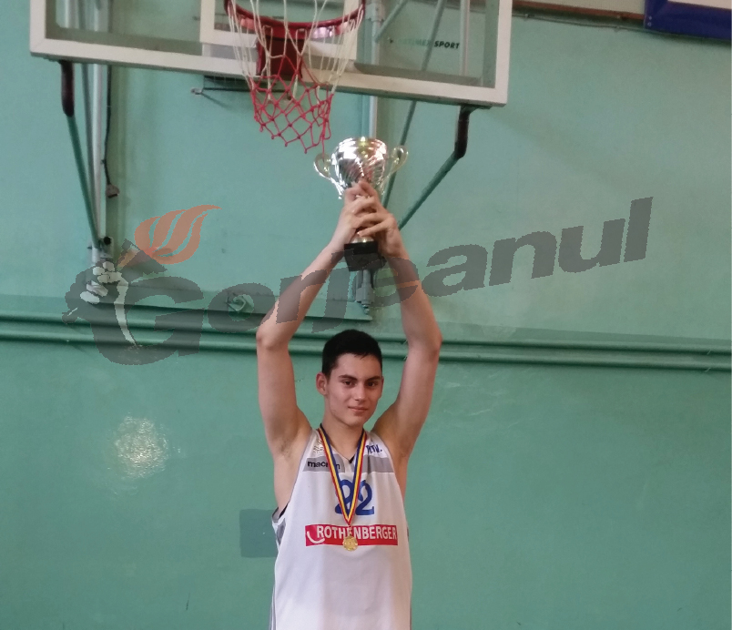 Adolescent din Gorj, în Lotul Naţional de Baschet al României U15