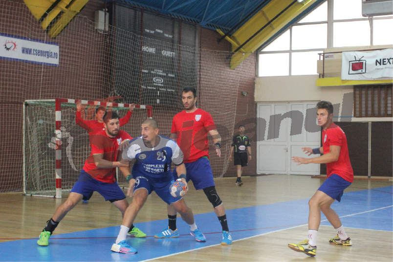 Energia, tot echipă mică