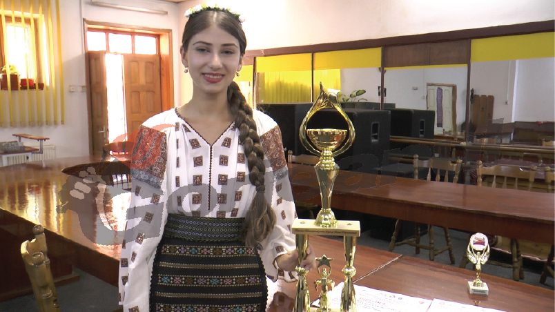 Dublu premiu pentru Yasmine Polacek