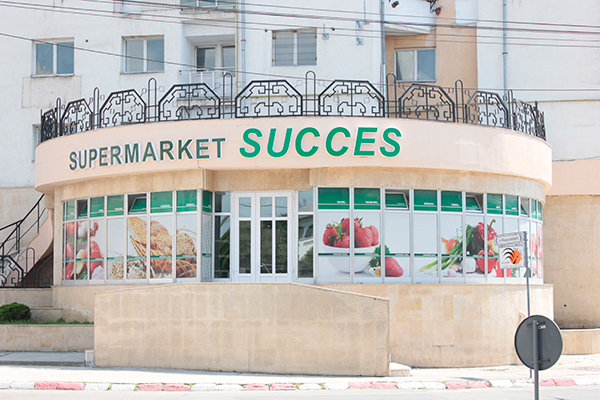 Gura târgului – Lăzile frigorifice Succes, scoase noaptea din priză pentru economie