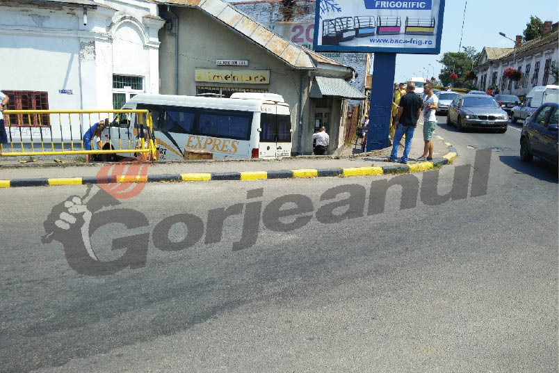 Șase răniți într-un accident la Pasarelă