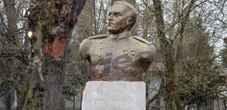 Statuie cu fața “exfoliată”