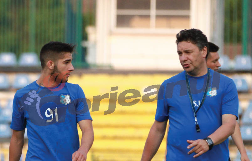 Erdei, la un pas de a semna cu Pandurii