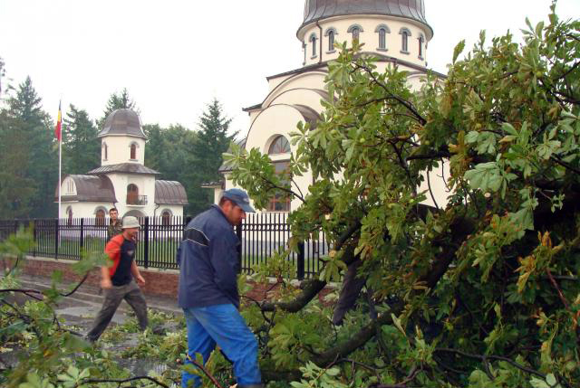 Furtuna a făcut pagube la Târgu-Jiu