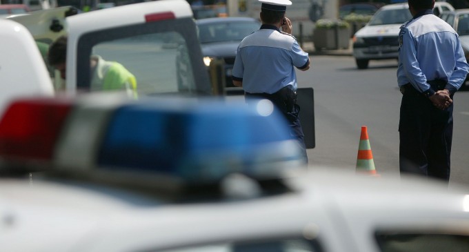 Şofer prins cu permis de conducere fals