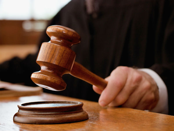 Trimis în judecată după ce a atacat un polițist