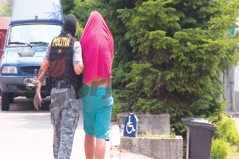 Și-a bătut mama până a băgat-o în spital