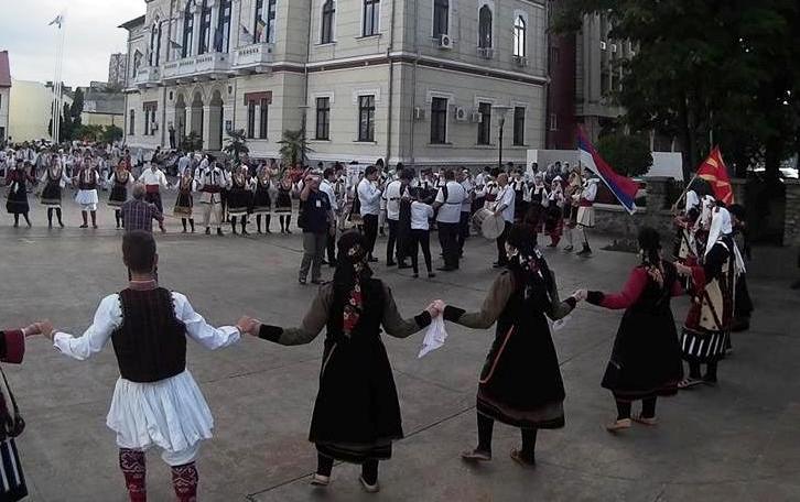 Ansambluri populare din cinci ţări, la Târgu-Jiu