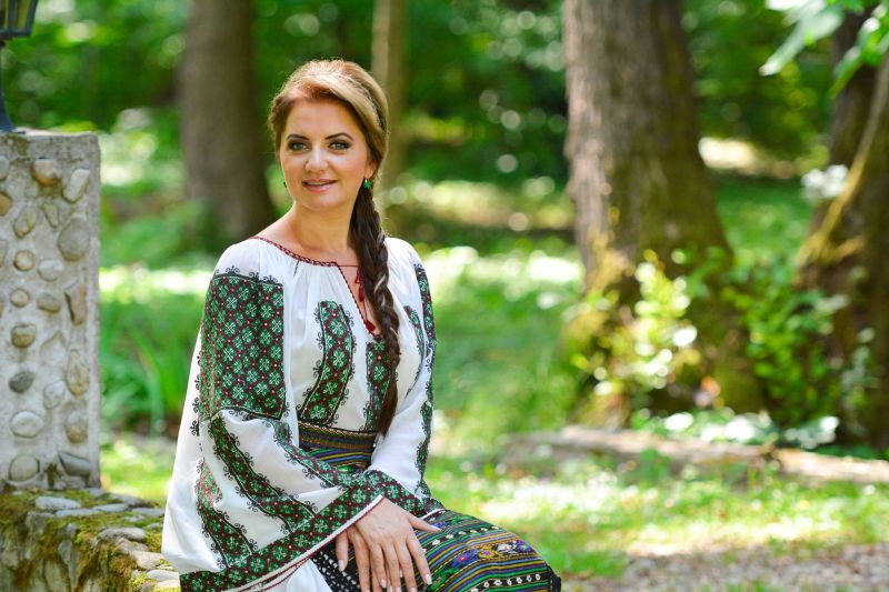 Roberta Crintea: “Sunt fericită că sunt fericită! Am reuşit ca om şi ca artist!”