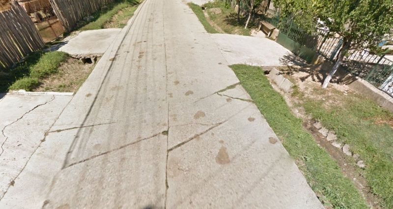 Drumul pentru care primarul Vulpe a fost amendat cu 4 miliarde a crăpat