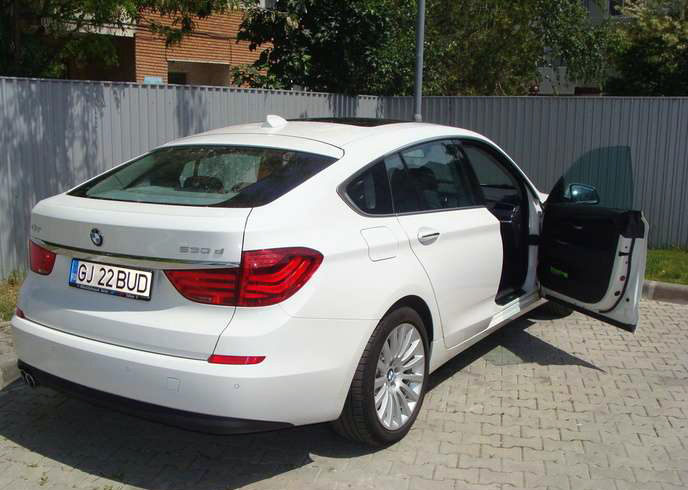 Afaceristul Budilică îşi foloseşte BMW-ul ca monedă de schimb