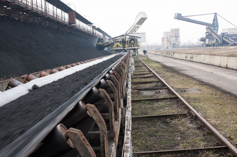 Cercetaţi pentru furt de cărbune