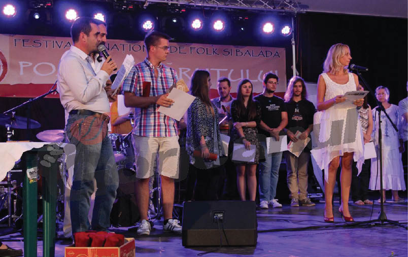 Un tânăr folkist din Suceava, marele câştigător al Festivalului „Poarta Sărutului”