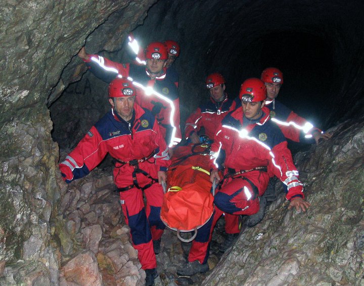 Exerciţiu Salvaspeo în Avenul Cartianu