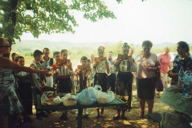 Biserica cu hramul „Adormirea Maicii Domnului” de la Mieluşei, comuna Stoina, situată la marginea de sud a judeţului Gorj, a redevenit o adevărată perlă de arhitectură bisericească – Istorie şi sărbătoare sfântă pe dealul împădurit al localităţii Mieluşei (II)