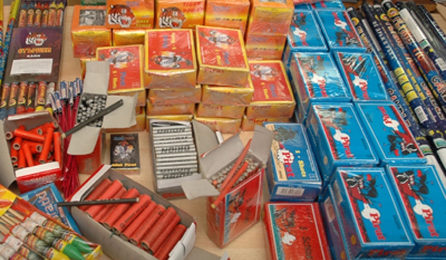 Petardele şi artificiile i-au adus dosar penal