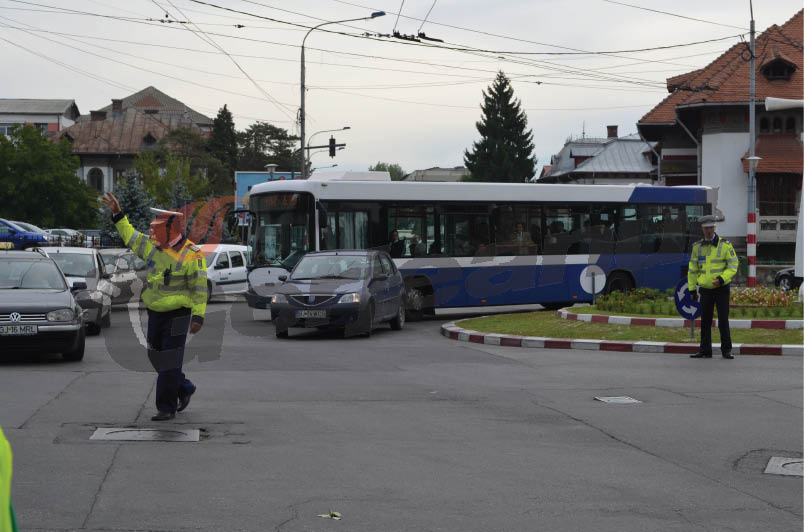 Şoferi fără permis, traşi pe dreapta de poliţişti