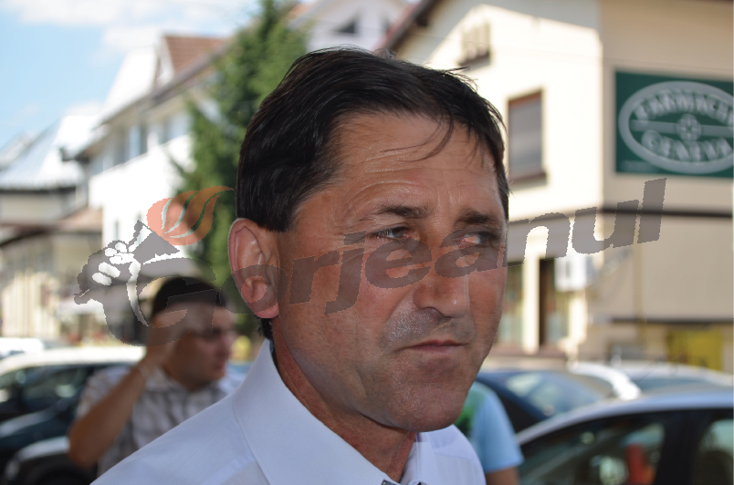 Primarul de Stăneşti ţine de vicele liberal: “Văduva a atacat destituirea în instanţă, până la o hotărâre definitivă îşi continuă activitatea”