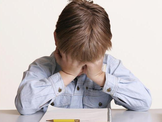 Noutăţi legislative privind creşterea şi îngrijirea copiilor cu părinţi plecaţi la muncă în străinătate