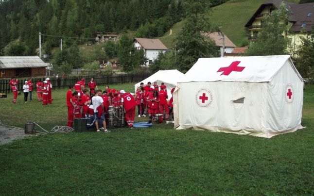 Tabără de pregătire pentru voluntarii Crucii Roşii Gorj la Baia de Fier