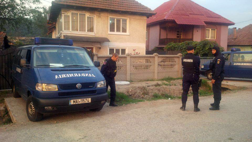 Hoţi de cărbune, în haine de poliţişti: 13 oameni ai legii din Turceni şi Rovinari, cercetaţi pentru luare de mită