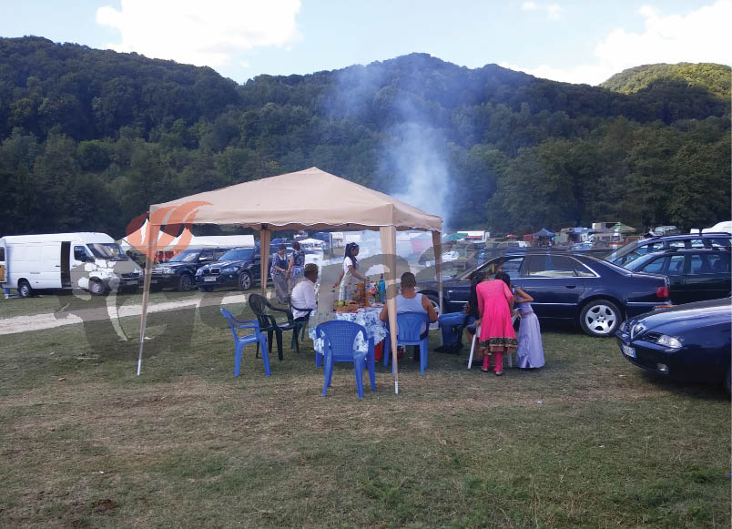 Petrecere “subțire” a romilor la Costești