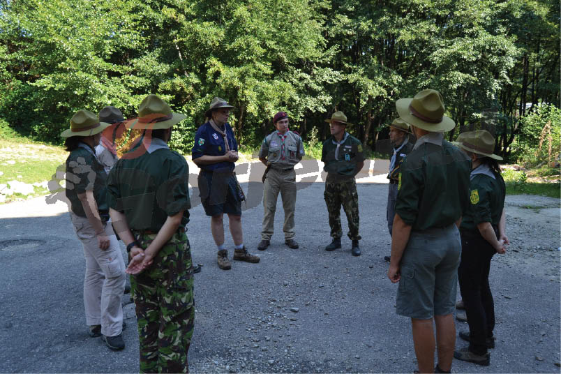 Cercetăşia tradiţională ia amploare în România – Clubul White Wolf a găzduit primul stagiu Wood Beads Training