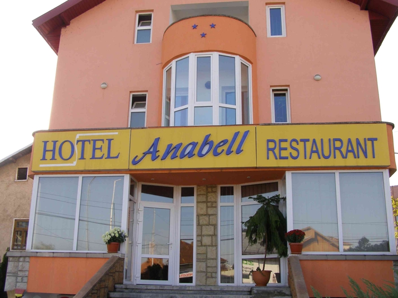 Gura târgului – Hotel Anabell din Târgu-Jiu se transformă în centru medical