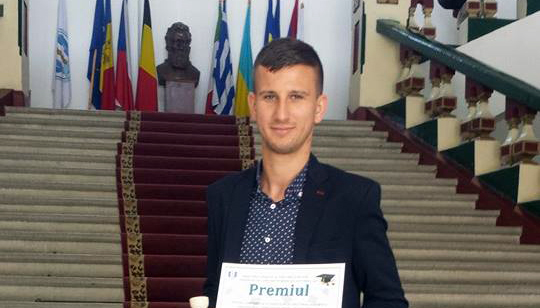 Demnitarii sunt invitaţi să locuiască împreună cu studenţii cu banii de pe o bursă socială