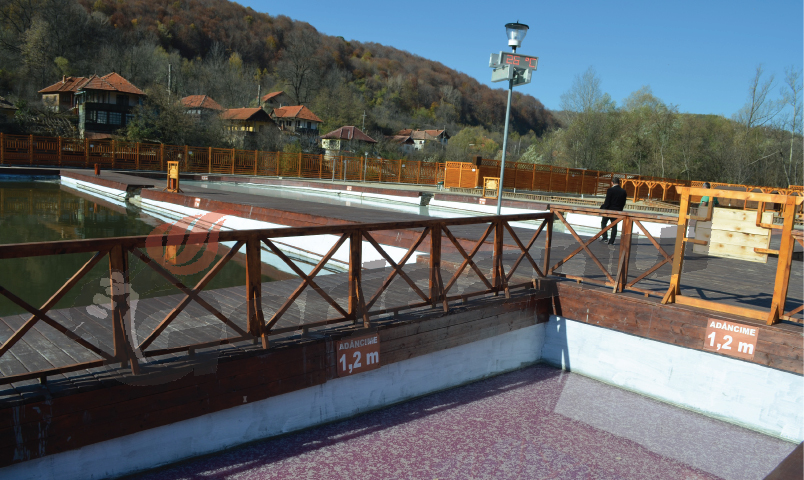 Peretele bazinului 2 de la Săcelu, prăbuşit la final de sezon