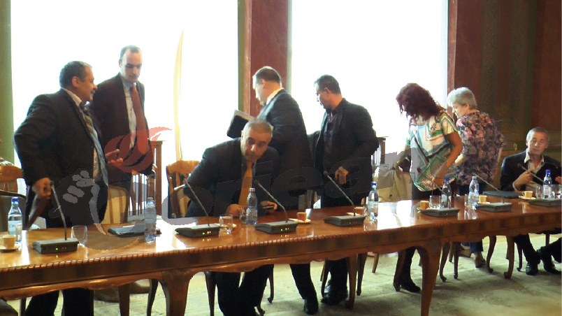 Grupul PNL din CJ Gorj a boicotat şedinţa extraordinară