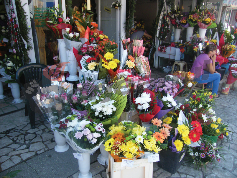 Debutul anului şcolar, moment de bucurie pentru comercianţii de flori