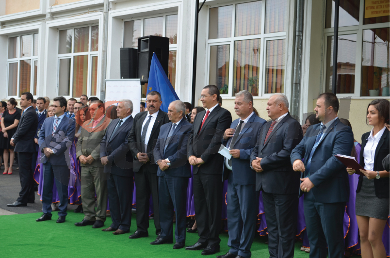 Premierul Victor Ponta a deschis, din nou, anul şcolar la Târgu-Jiu