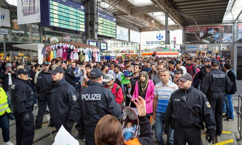 Criza refugiaţilor – un blestem urât pe capul Europei